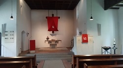 Heilandskirche_ Kirchenraum Pfingsten 1 (rotes Segeltuch)_150x84